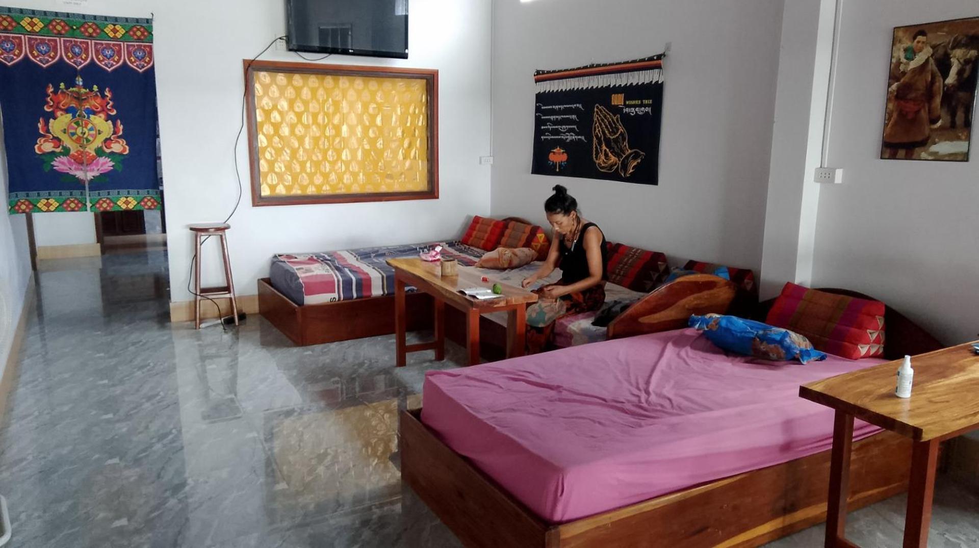 Tibet Restaurant And Hostel Nakasong Bagian luar foto