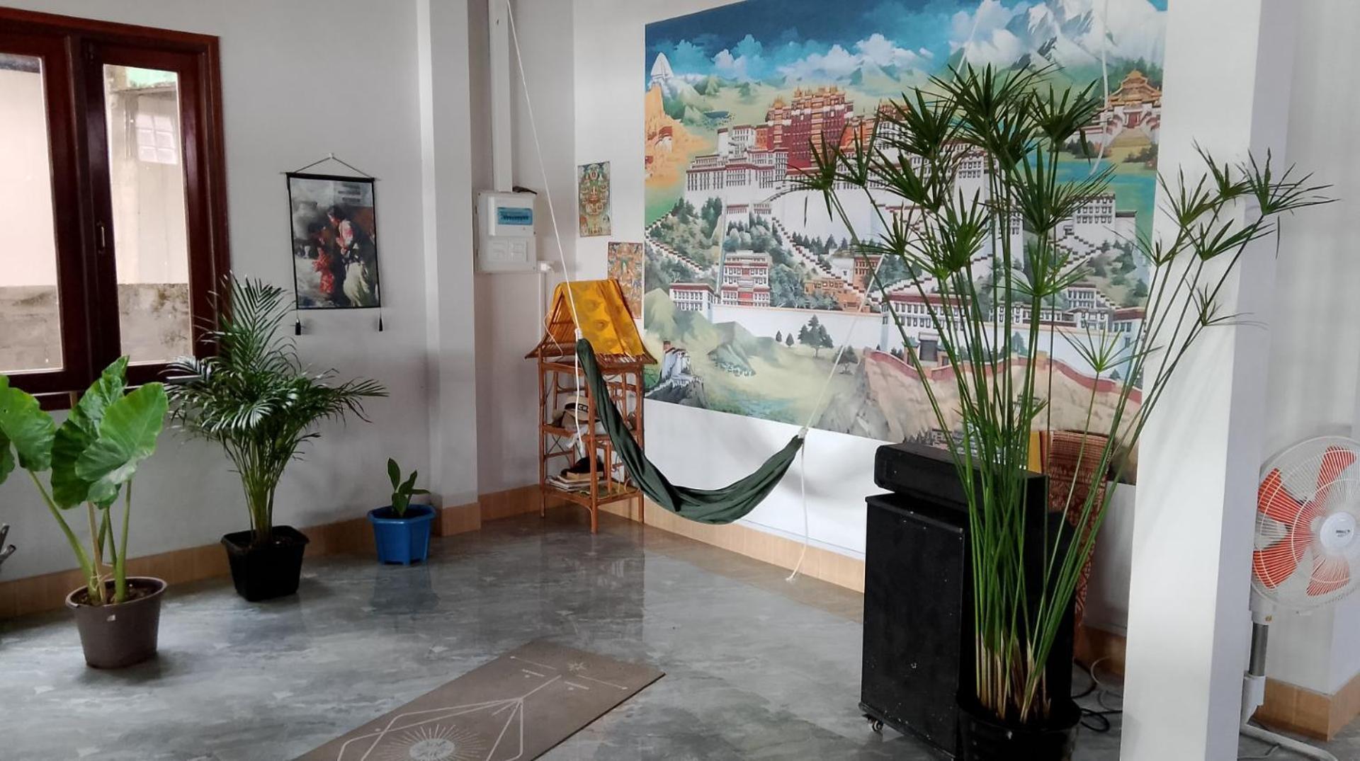 Tibet Restaurant And Hostel Nakasong Bagian luar foto